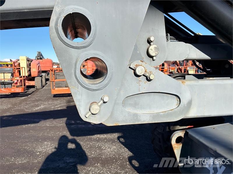 SkyJack SJ85AJ 4WD Diesel Articulating Boom Lift Karos emelők