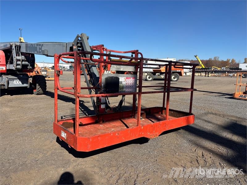 SkyJack SJ85AJ 4WD Diesel Articulating Boom Lift رافعات سلة مفصلية