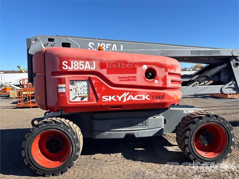 SkyJack SJ85AJ 4WD Diesel Articulating Boom Lift رافعات سلة مفصلية