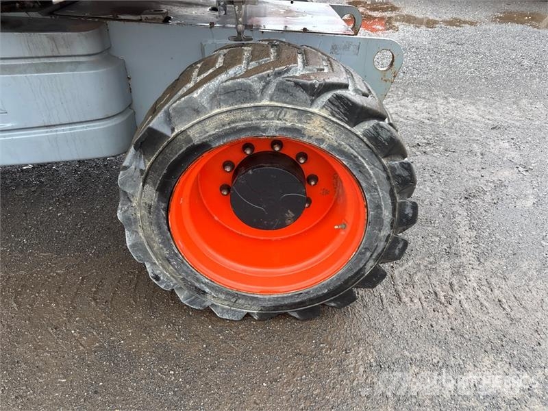 SkyJack SJ85AJ 4WD Diesel Articulating Boom Lift رافعات سلة مفصلية