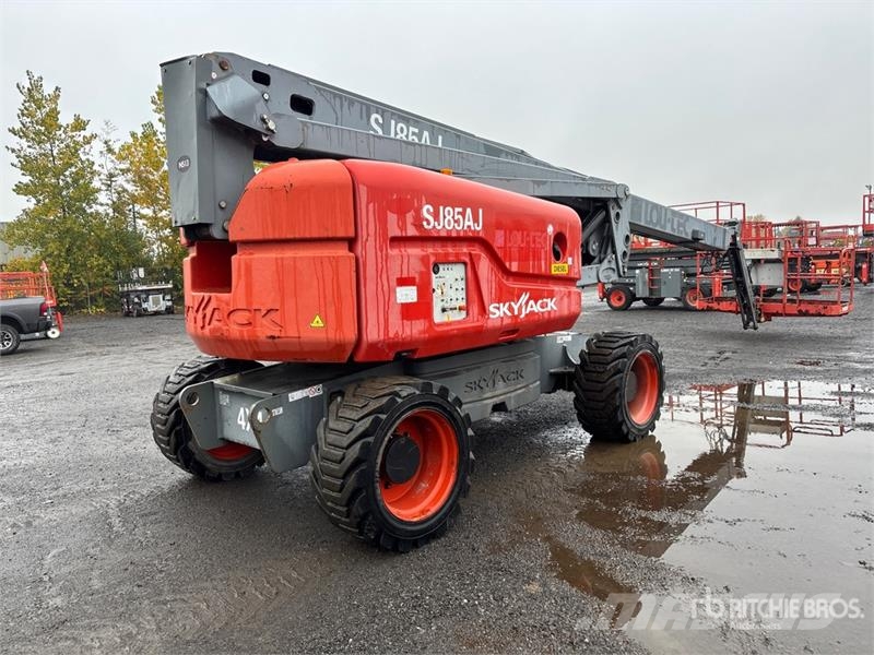 SkyJack SJ85AJ 4WD Diesel Articulating Boom Lift رافعات سلة مفصلية