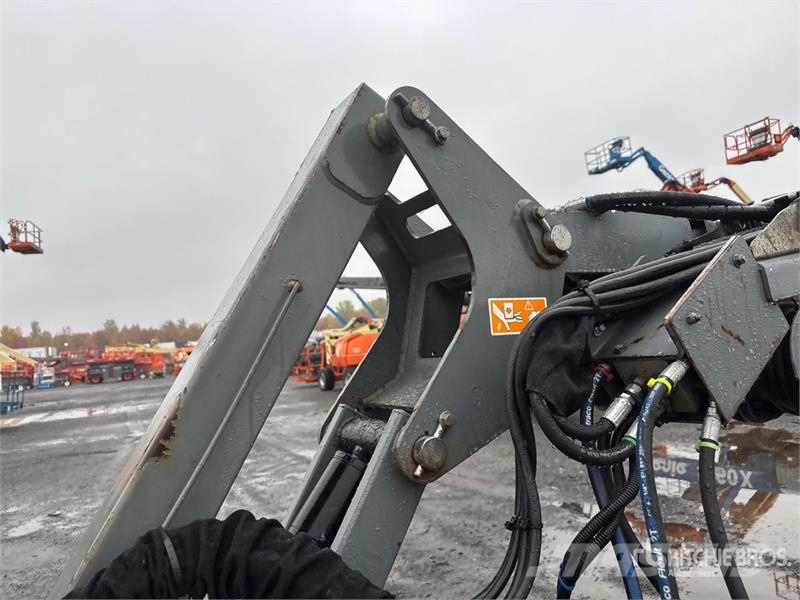 SkyJack SJ85AJ 4WD Diesel Articulating Boom Lift رافعات سلة مفصلية