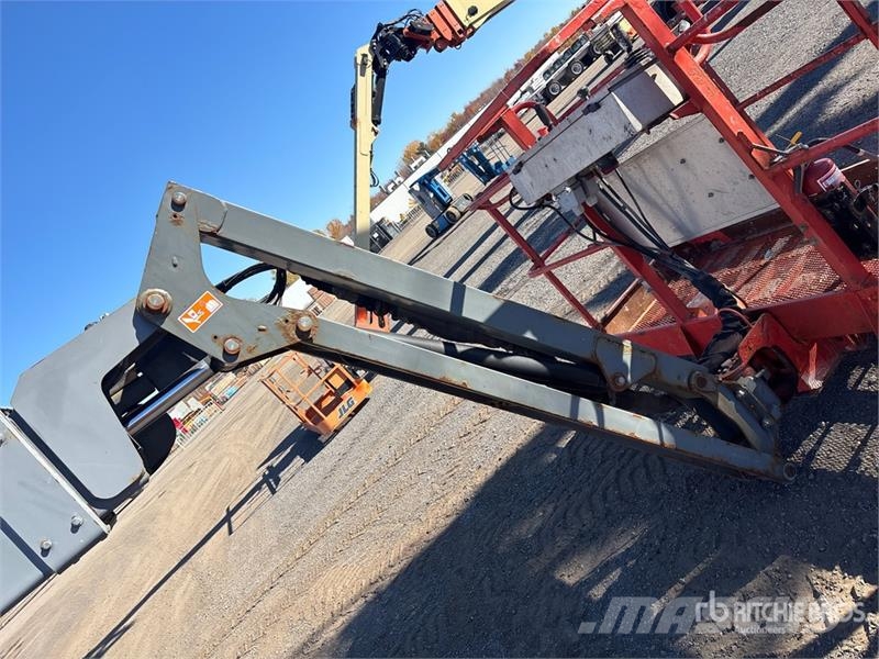 SkyJack SJ85AJ 4WD Diesel Articulating Boom Lift رافعات سلة مفصلية