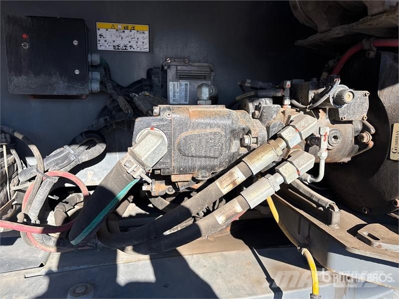 SkyJack SJ85AJ 4WD Diesel Articulating Boom Lift Karos emelők