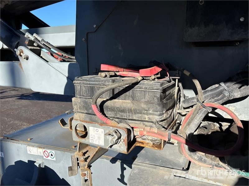 SkyJack SJ85AJ 4WD Diesel Articulating Boom Lift Karos emelők