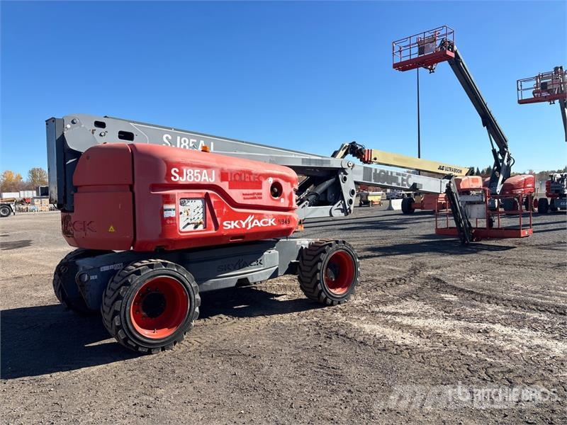 SkyJack SJ85AJ 4WD Diesel Articulating Boom Lift رافعات سلة مفصلية