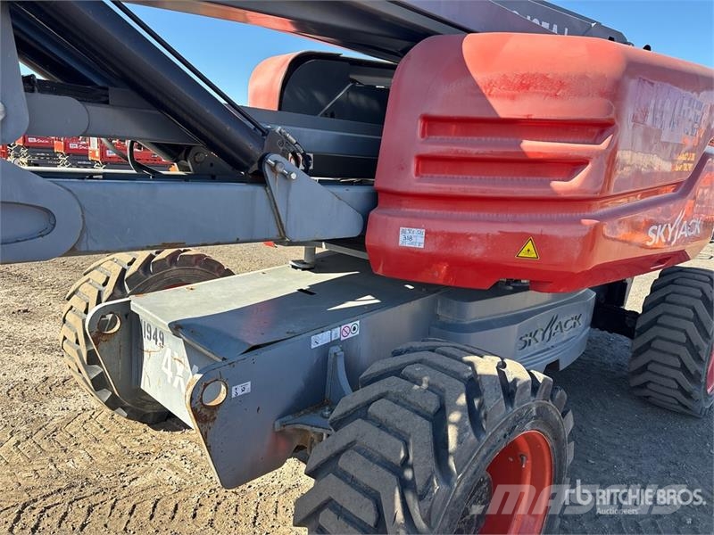 SkyJack SJ85AJ 4WD Diesel Articulating Boom Lift رافعات سلة مفصلية