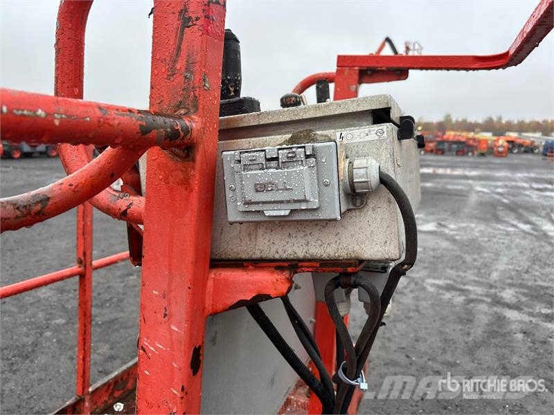 SkyJack SJ85AJ 4WD Diesel Articulating Boom Lift رافعات سلة مفصلية