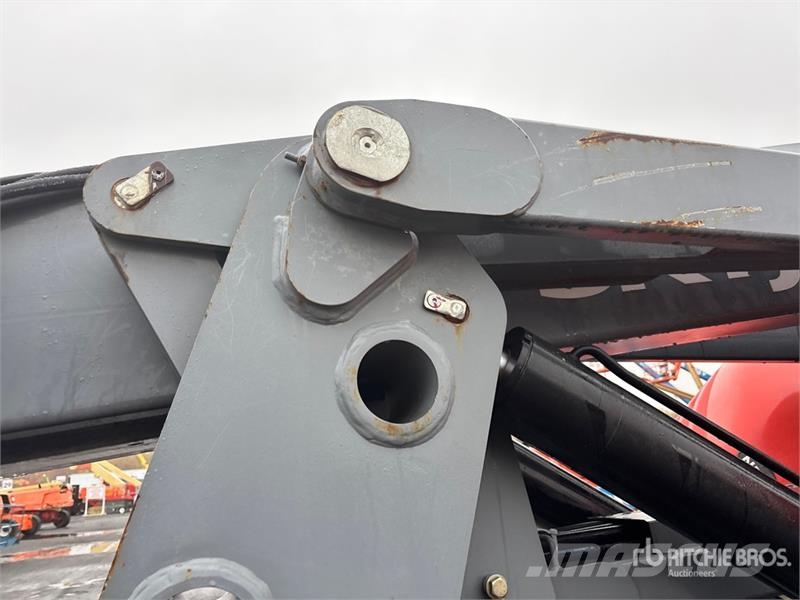 SkyJack SJ85AJ 4WD Diesel Articulating Boom Lift رافعات سلة مفصلية