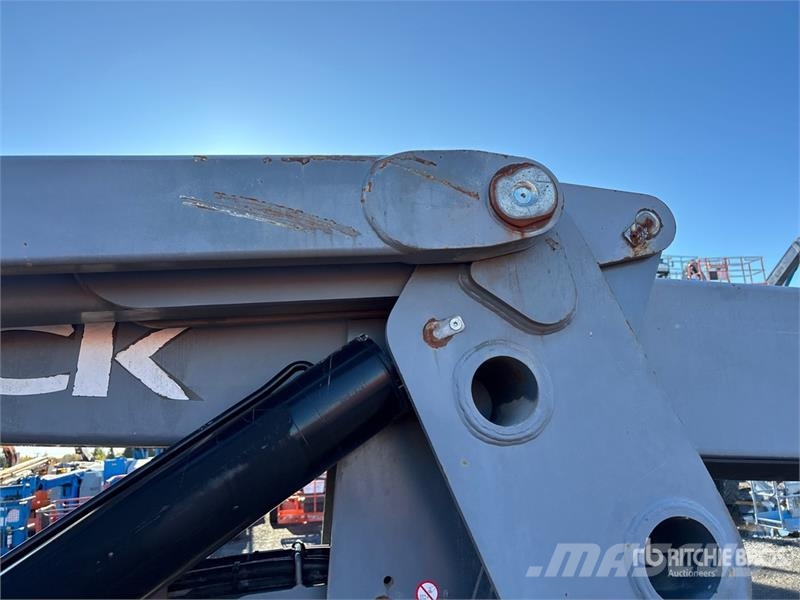 SkyJack SJ85AJ 4WD Diesel Articulating Boom Lift Karos emelők