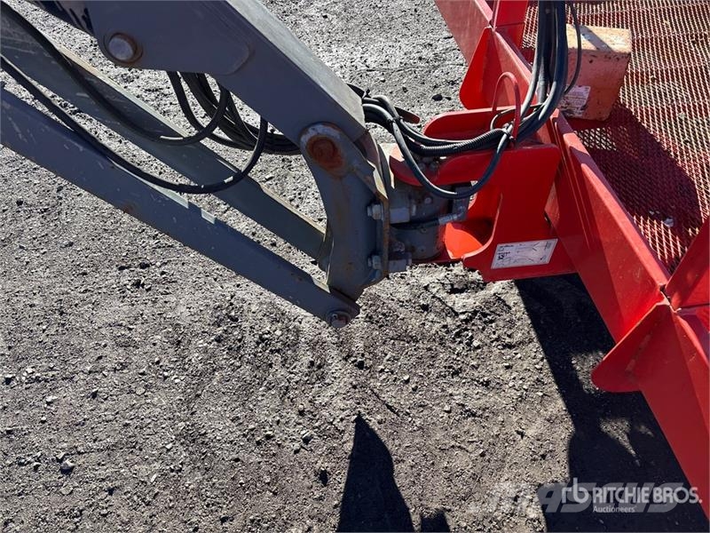 SkyJack SJ85AJ 4WD Diesel Articulating Boom Lift Karos emelők