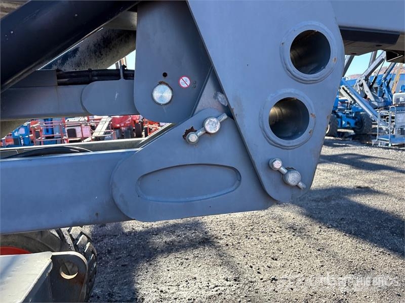 SkyJack SJ85AJ 4WD Diesel Articulating Boom Lift Karos emelők