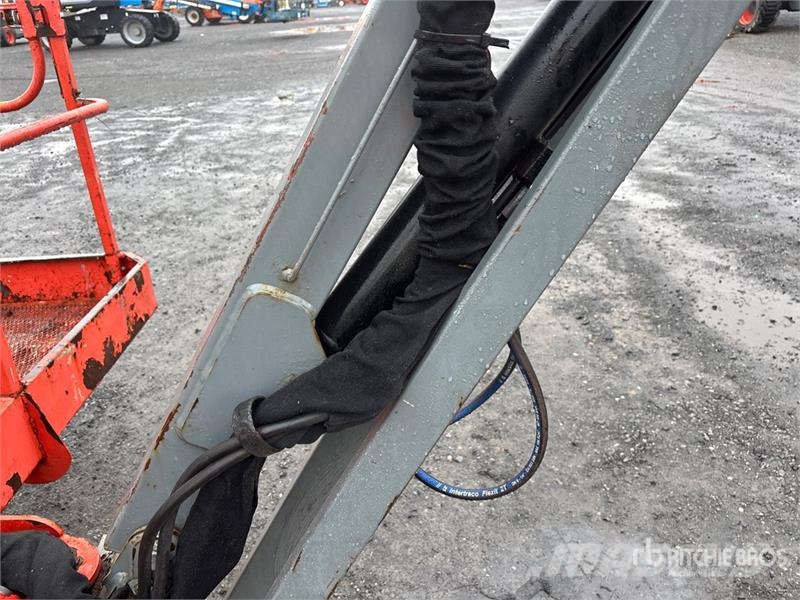 SkyJack SJ85AJ 4WD Diesel Articulating Boom Lift رافعات سلة مفصلية