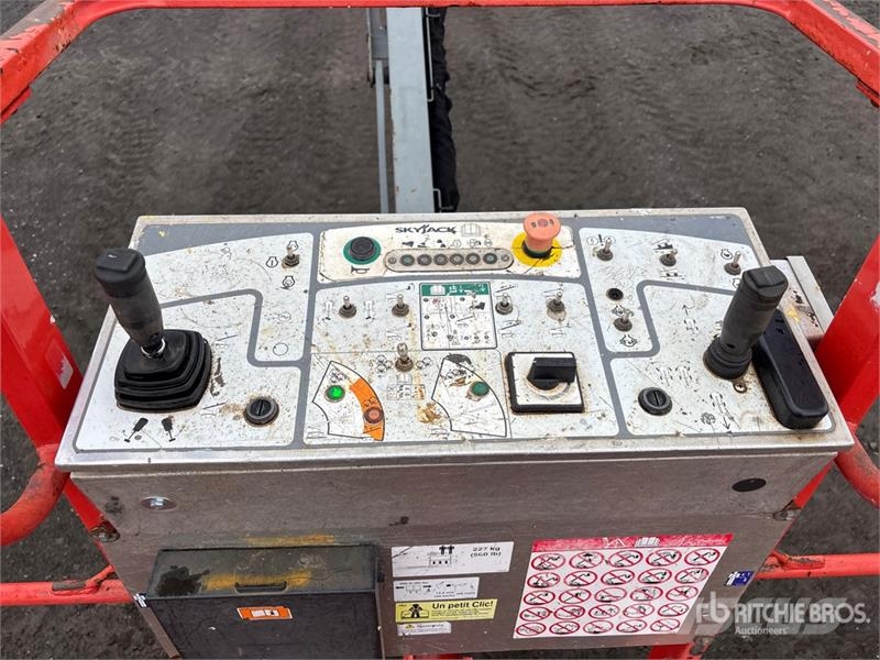 SkyJack SJ86T 4WD Diesel Telescopic Boom Lift Telescopic boom lifts