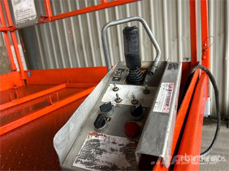 SkyJack SJ8831 Škaraste platforme