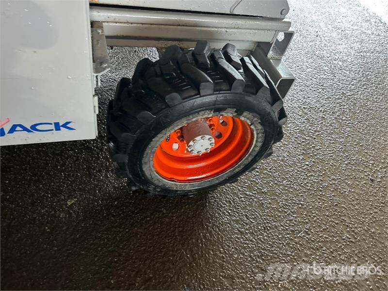 SkyJack SJ8831 Škaraste platforme