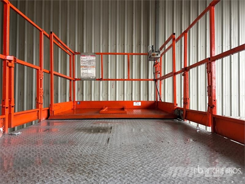 SkyJack SJ8831 Škaraste platforme