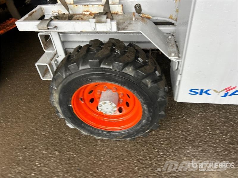 SkyJack SJ8831 Škaraste platforme