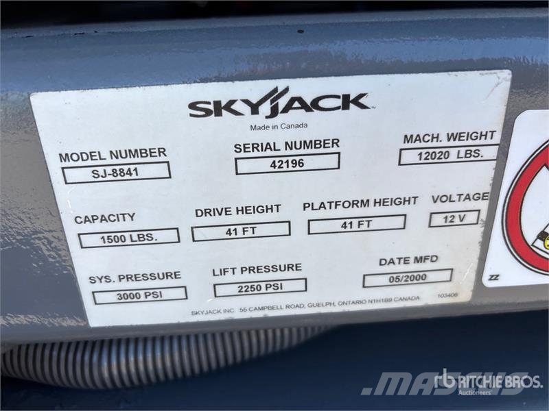 SkyJack SJ8841 4x4 Dual Fuel Scissor Lift Škaraste platforme