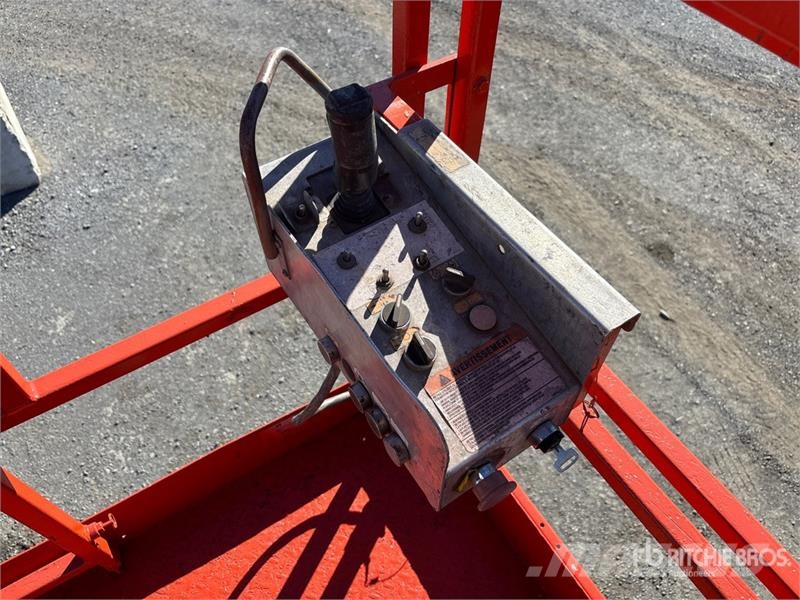 SkyJack SJ8841 4x4 Dual Fuel Scissor Lift Škaraste platforme