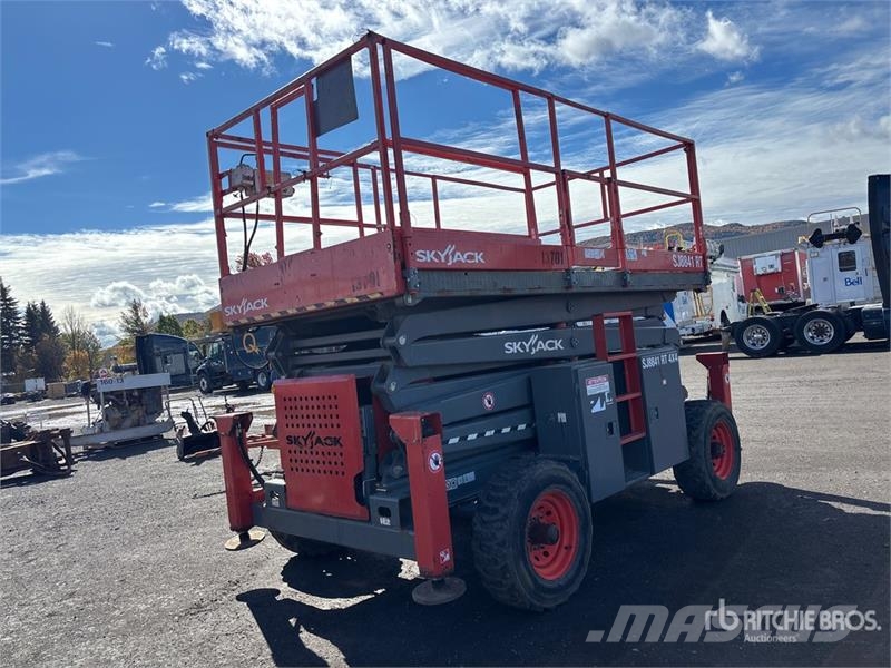 SkyJack SJ8841 4x4 Dual Fuel Scissor Lift Ножничные подъемники