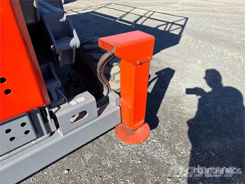 SkyJack SJ8841 4x4 Dual Fuel Scissor Lift Škaraste platforme