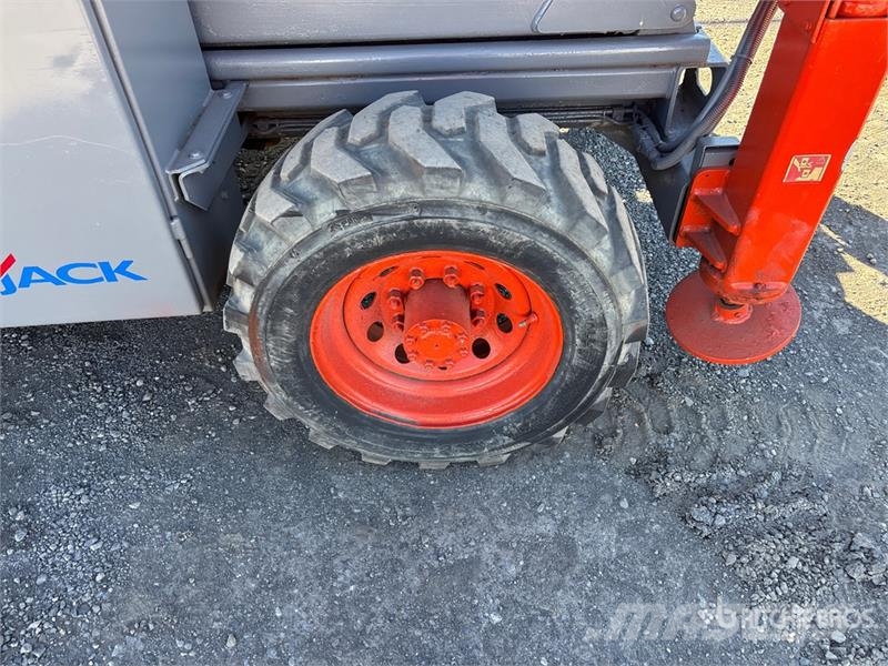 SkyJack SJ8841 4x4 Dual Fuel Scissor Lift Škaraste platforme