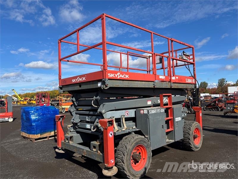 SkyJack SJ8841 4x4 Dual Fuel Scissor Lift Ножничные подъемники
