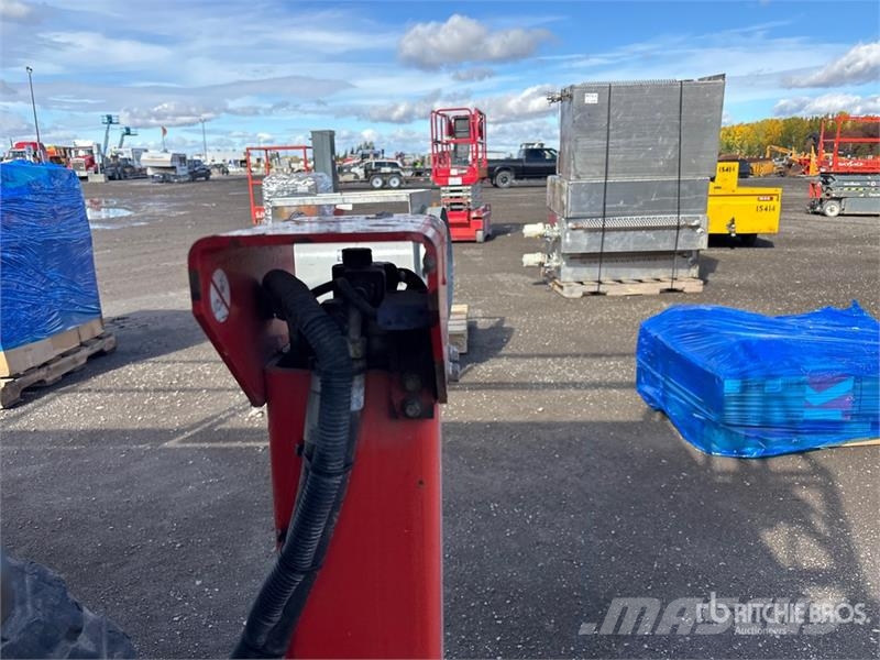 SkyJack SJ8841 4x4 Dual Fuel Scissor Lift Scheren-Arbeitsbühnen