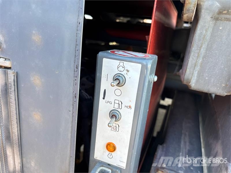 SkyJack SJ8841 4x4 Dual Fuel Scissor Lift Ножничные подъемники