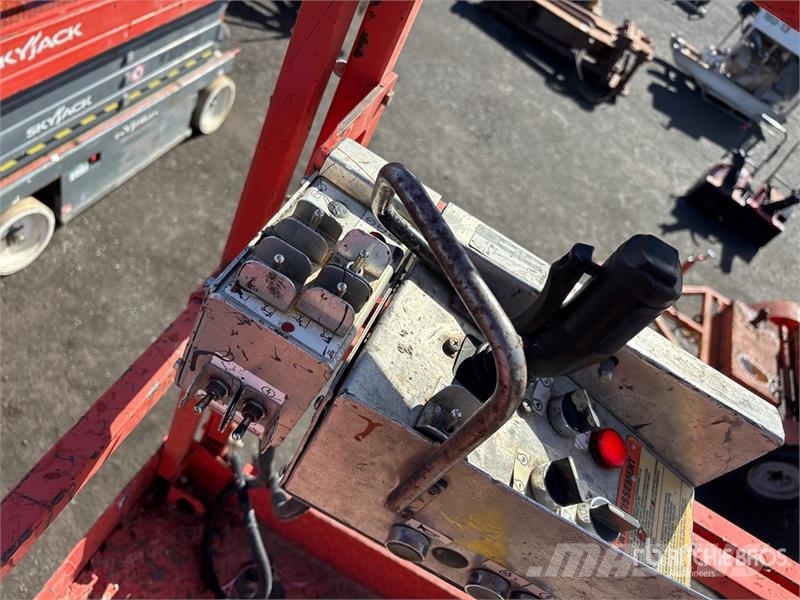 SkyJack SJ8841 4x4 Dual Fuel Scissor Lift Ножничные подъемники
