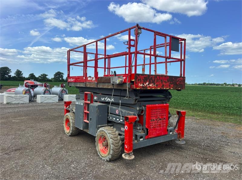 SkyJack SJ8841 RT Scissor lifts