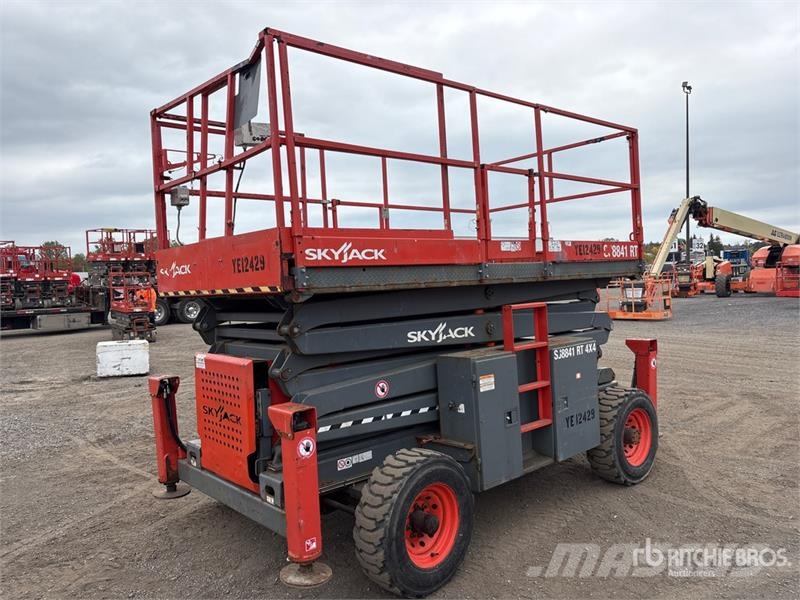 SkyJack SJ8841 RT Škaraste platforme