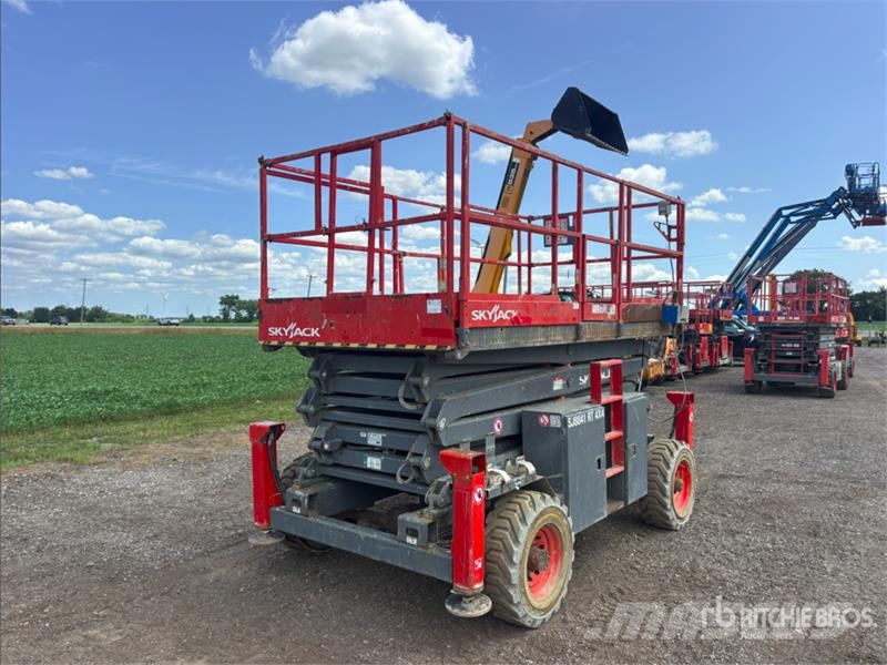 SkyJack SJ8841 RT Scissor lifts