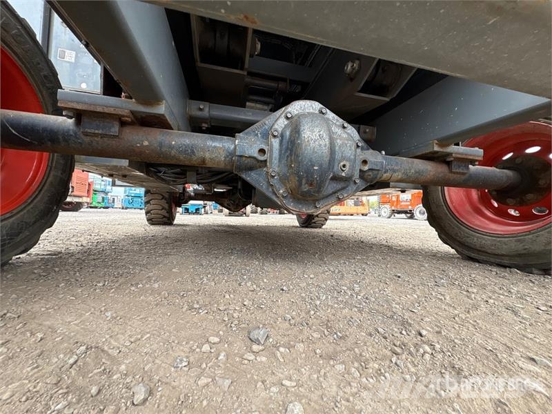 SkyJack SJ8841 RT Škaraste platforme