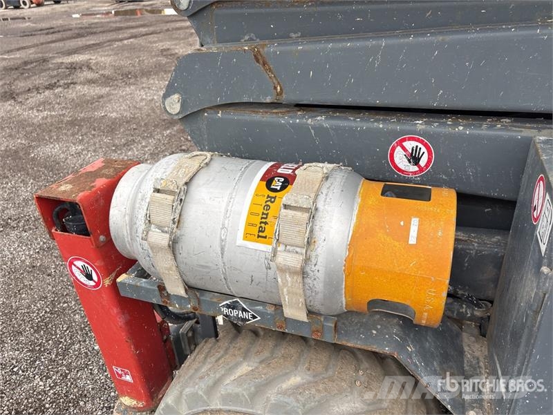 SkyJack SJ8841 RT Scissor lifts