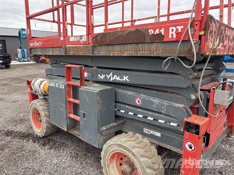 SkyJack SJ8841 RT Scissor lifts