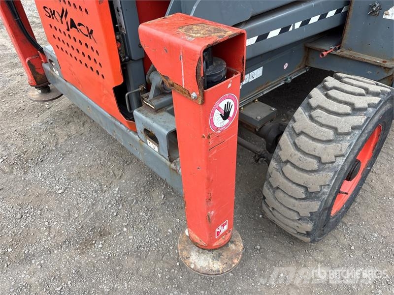 SkyJack SJ8841 RT Škaraste platforme
