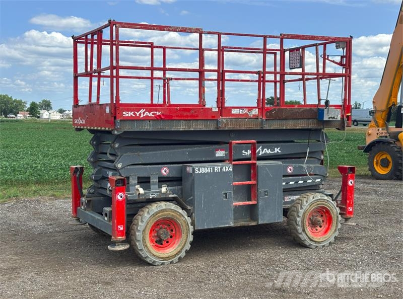SkyJack SJ8841 RT Scissor lifts