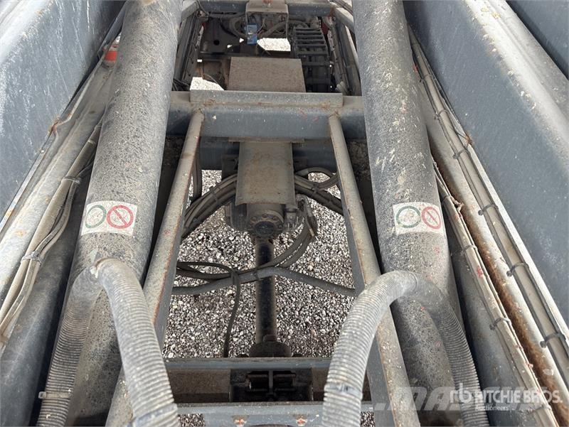 SkyJack SJ8841 RT Scissor lifts