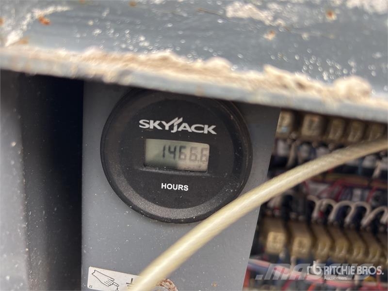 SkyJack SJ8841 RT Scissor lifts