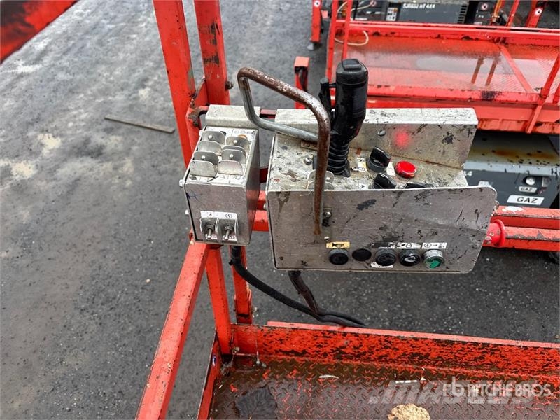 SkyJack SJ8841 RT 4x4 Dual Fuel Scissor Lift Šķerveida pacēlāji