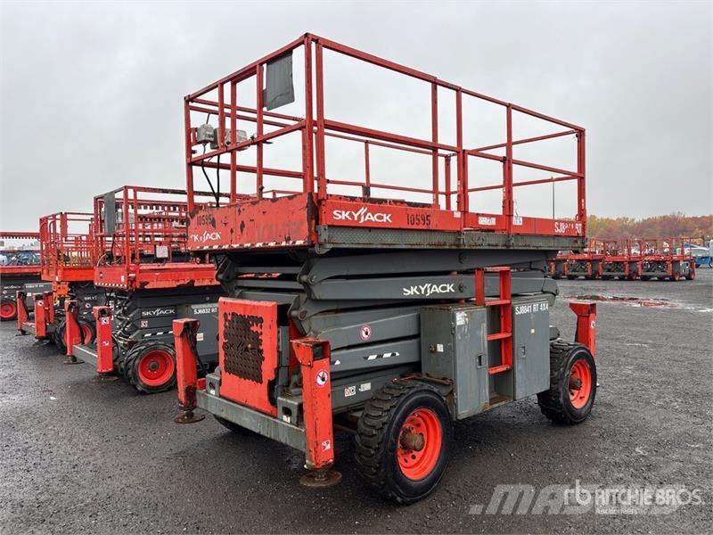 SkyJack SJ8841 RT 4x4 Dual Fuel Scissor Lift Šķerveida pacēlāji