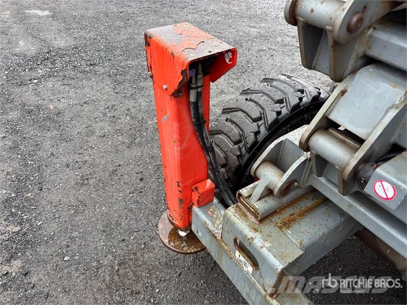 SkyJack SJ8841 RT 4x4 Dual Fuel Scissor Lift Šķerveida pacēlāji