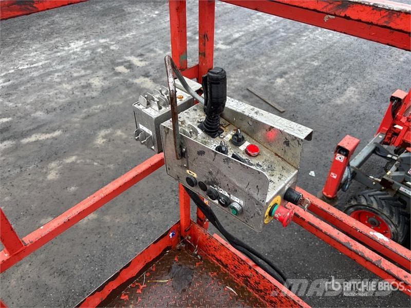 SkyJack SJ8841 RT 4x4 Dual Fuel Scissor Lift Šķerveida pacēlāji