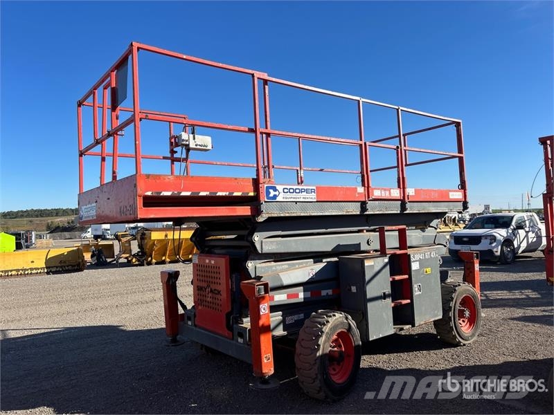 SkyJack SJ8841 RT 4x4 Dual Fuel Scissor Lift Šķerveida pacēlāji