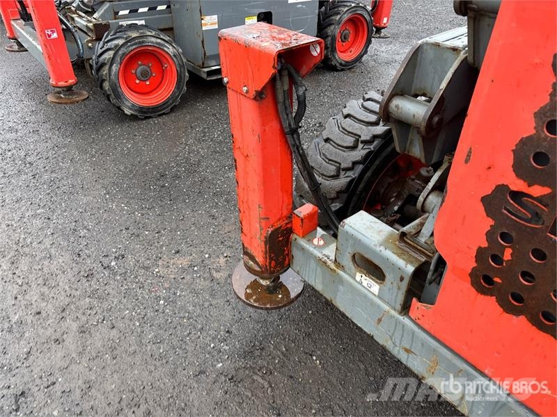 SkyJack SJ8841 RT 4x4 Dual Fuel Scissor Lift Šķerveida pacēlāji