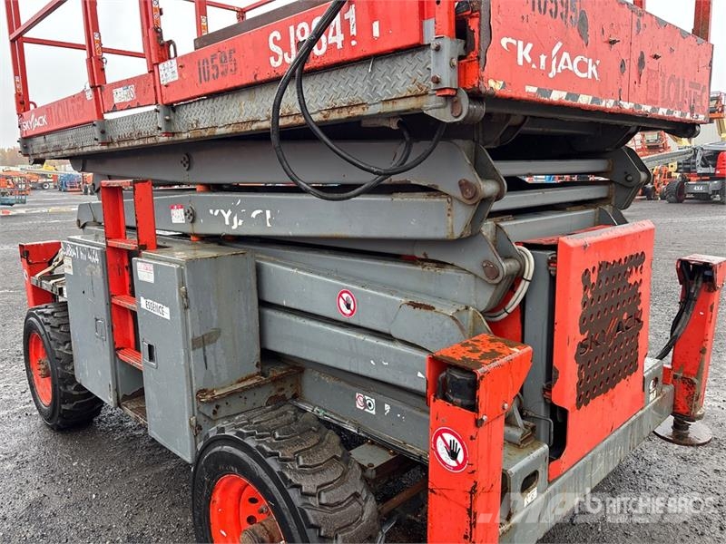 SkyJack SJ8841 RT 4x4 Dual Fuel Scissor Lift Šķerveida pacēlāji