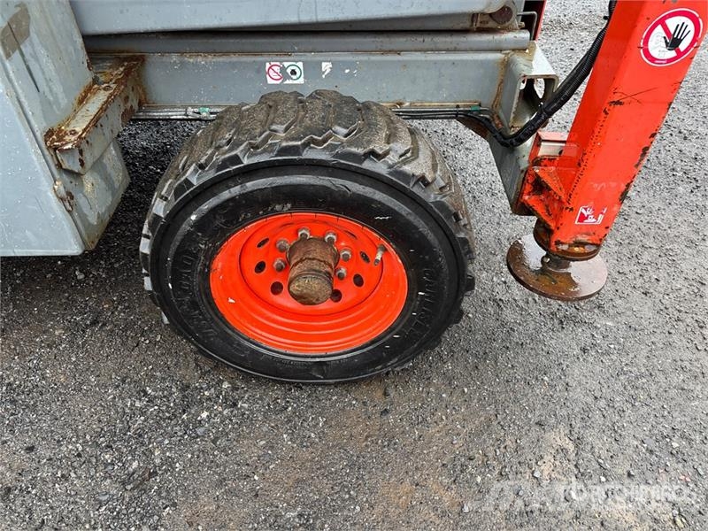SkyJack SJ8841 RT 4x4 Dual Fuel Scissor Lift Šķerveida pacēlāji