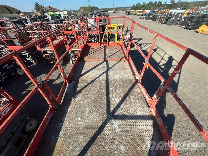 SkyJack SJ8841 RT 4x4 Dual Fuel Scissor Lift Šķerveida pacēlāji